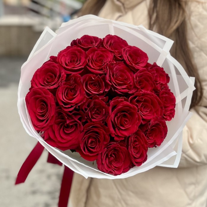 Букет из 21 красной розы 40 см