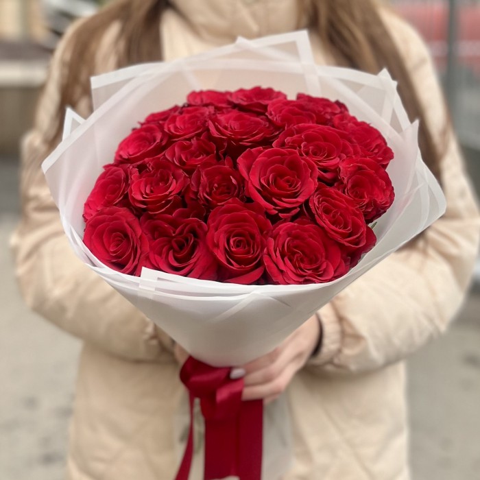 Букет из 21 красной розы 40 см