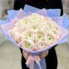 Букет из 25 бело-розовых ранункулюсов Ханой
