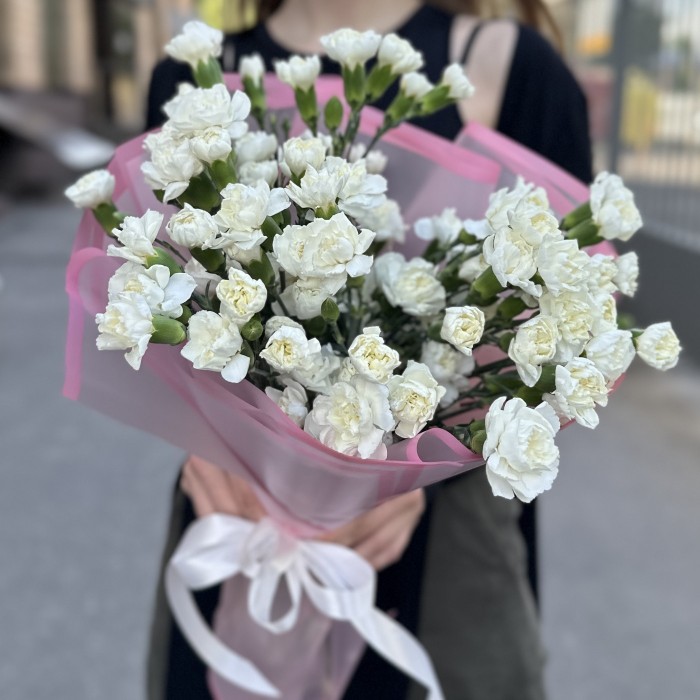 Букет из 25 белых кустовых гвоздик