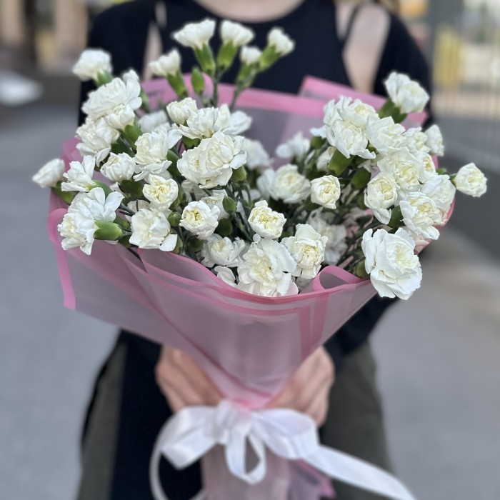 Букет из 25 белых кустовых гвоздик