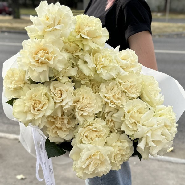 Букет из 25 крупных белых роз