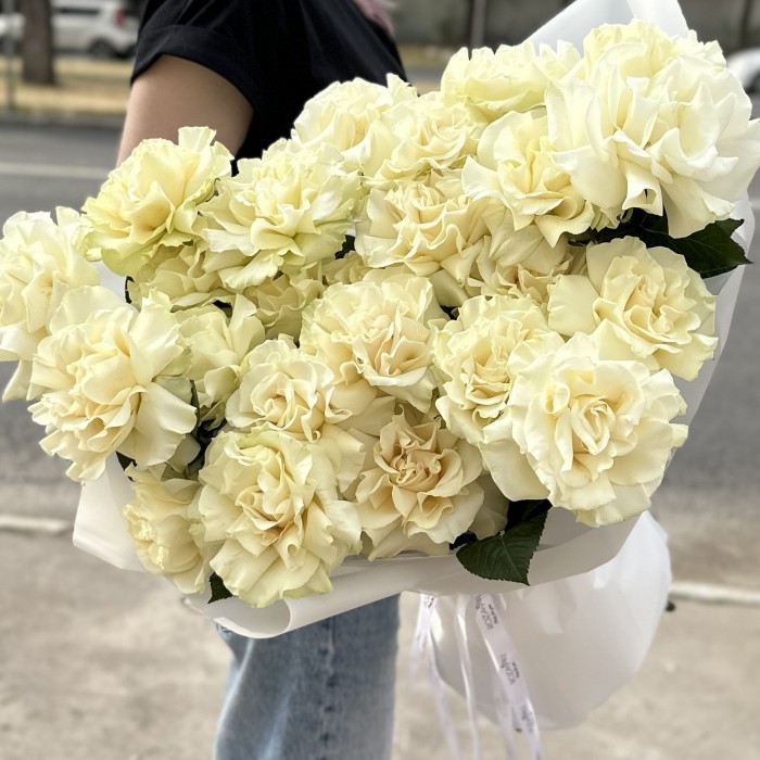 Букет из 25 крупных белых роз