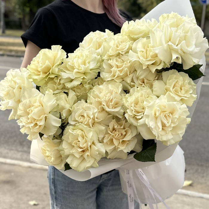 Букет из 25 крупных белых роз