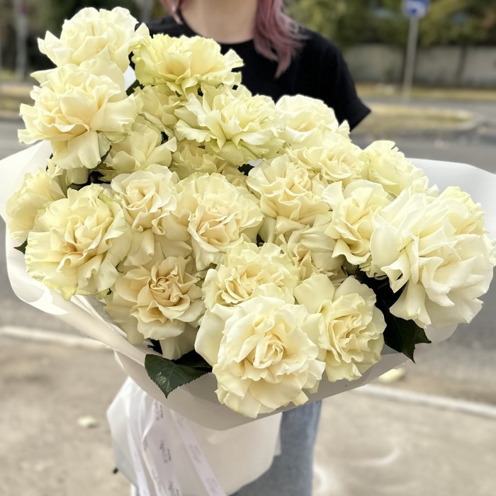 Букет из 25 крупных белых роз