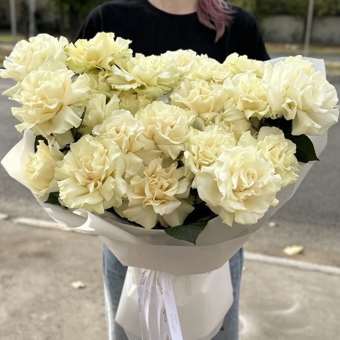 Букет из 25 крупных белых роз