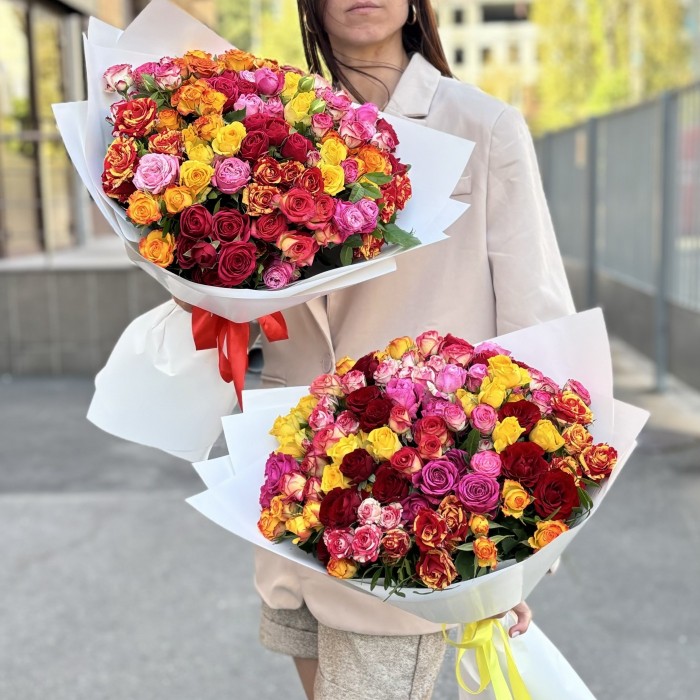 Букет из 25 кустовых и пионовидных роз mix