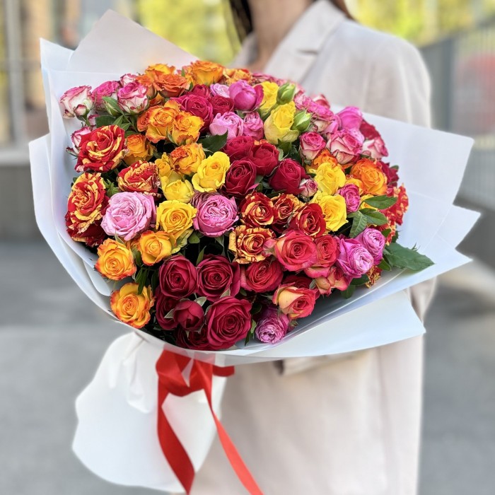Букет из 25 кустовых и пионовидных роз mix