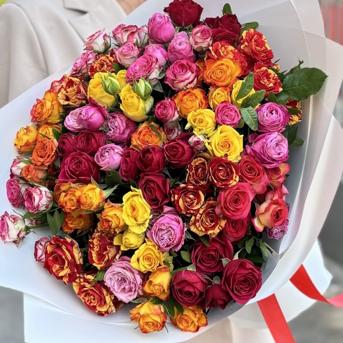 Букет из 25 кустовых и пионовидных роз mix