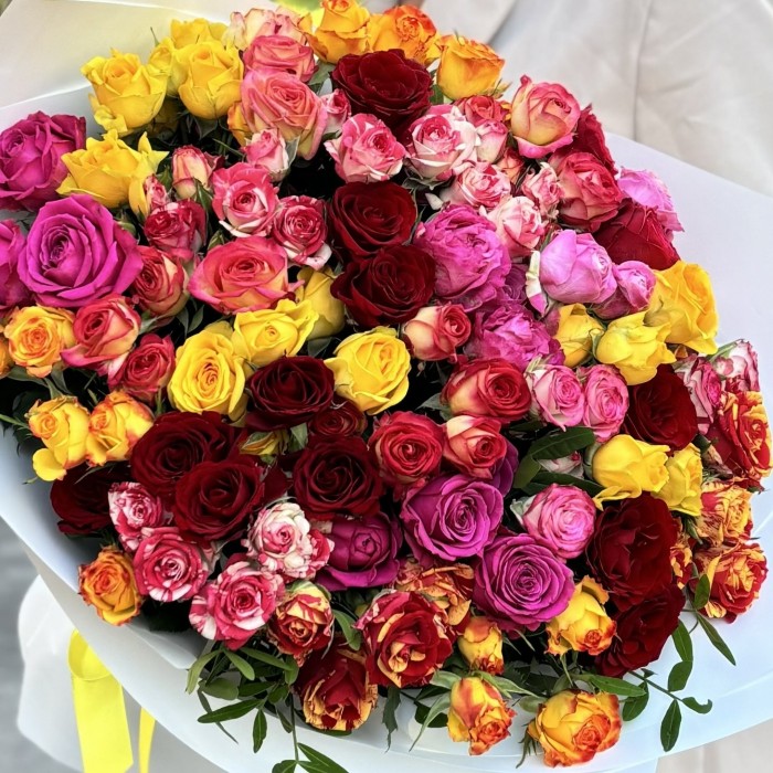 Букет из 25 кустовых и пионовидных роз mix