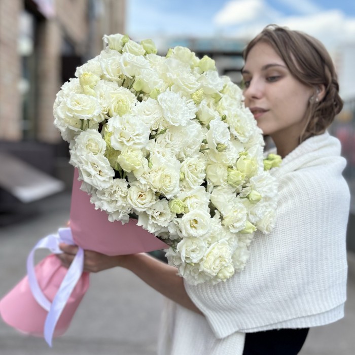 Букет из 25 махровых белых эустом