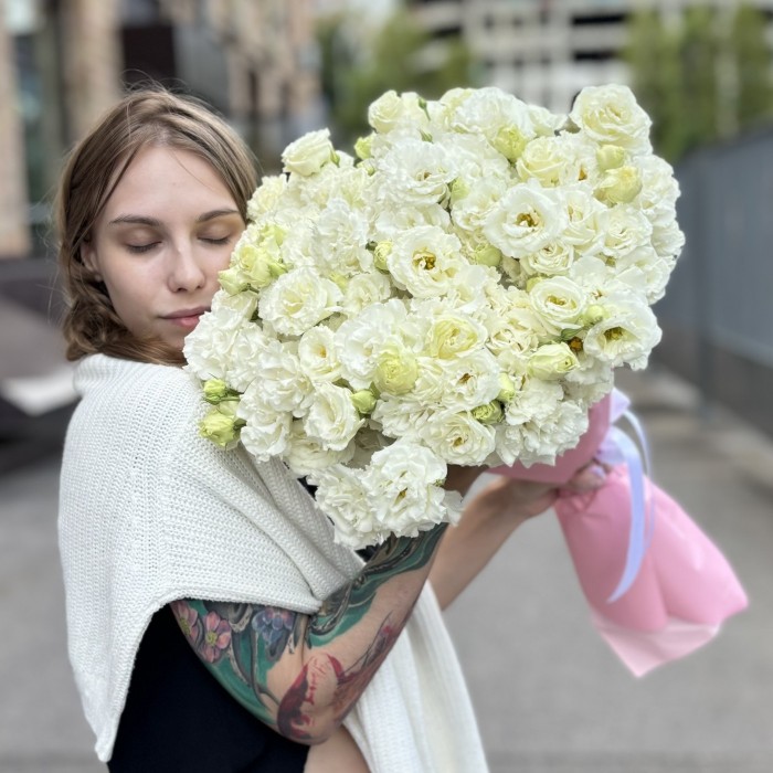 Букет из 25 махровых белых эустом