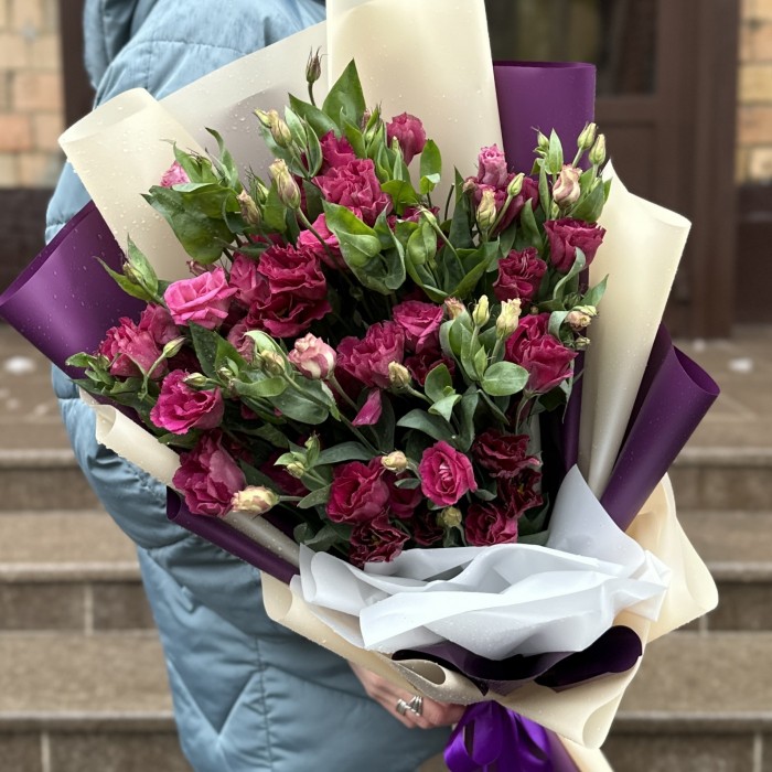 Букет из 15 красных эустом