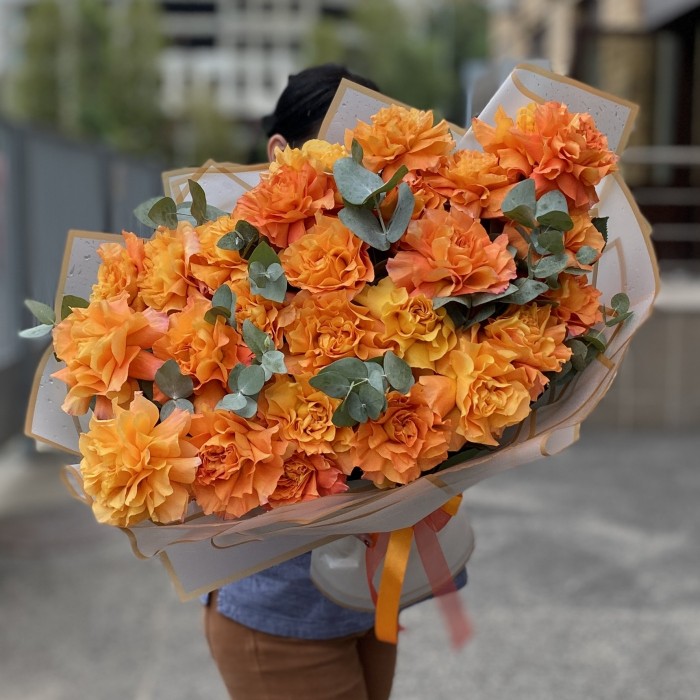 Букет из 25 пышных роз Фри Спирит 50 см