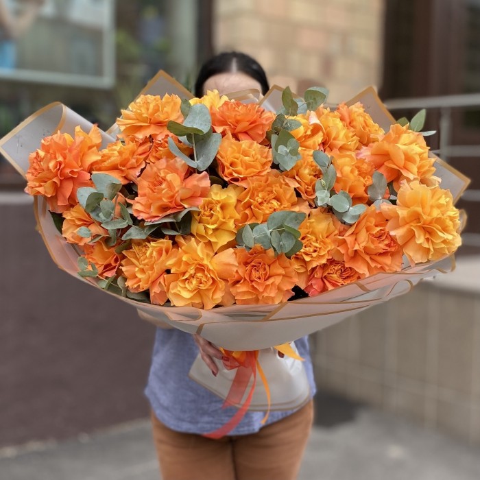 Букет из 25 пышных роз Фри Спирит 50 см