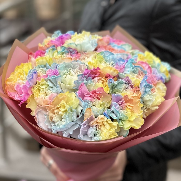 Букет из 25 радужных гвоздик