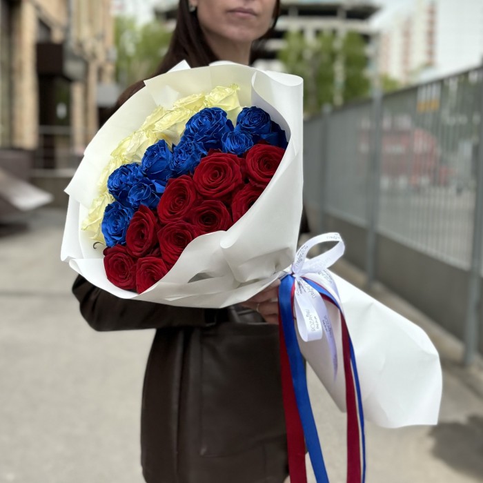 Букет из 25 роз Триколор