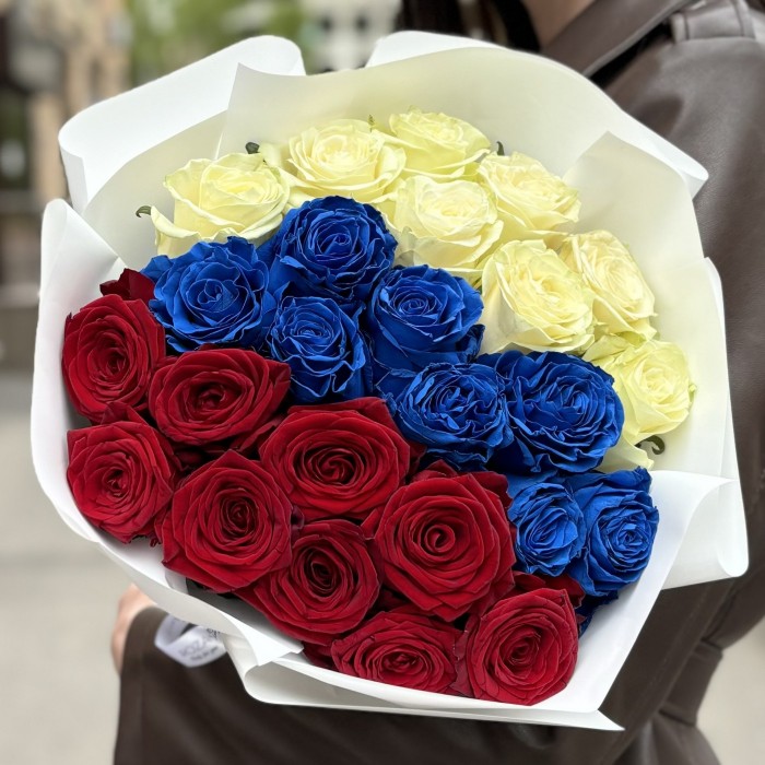 Букет из 25 роз Триколор