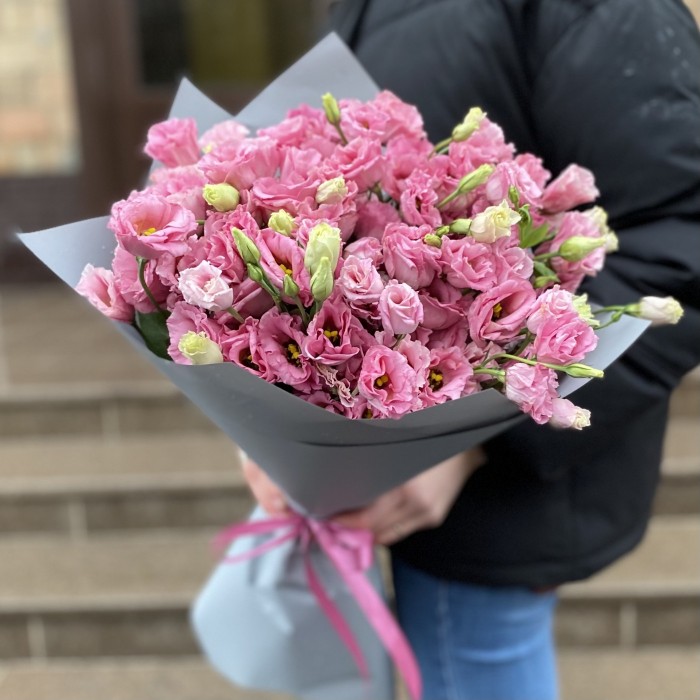 Букет из 25 розовых эустом