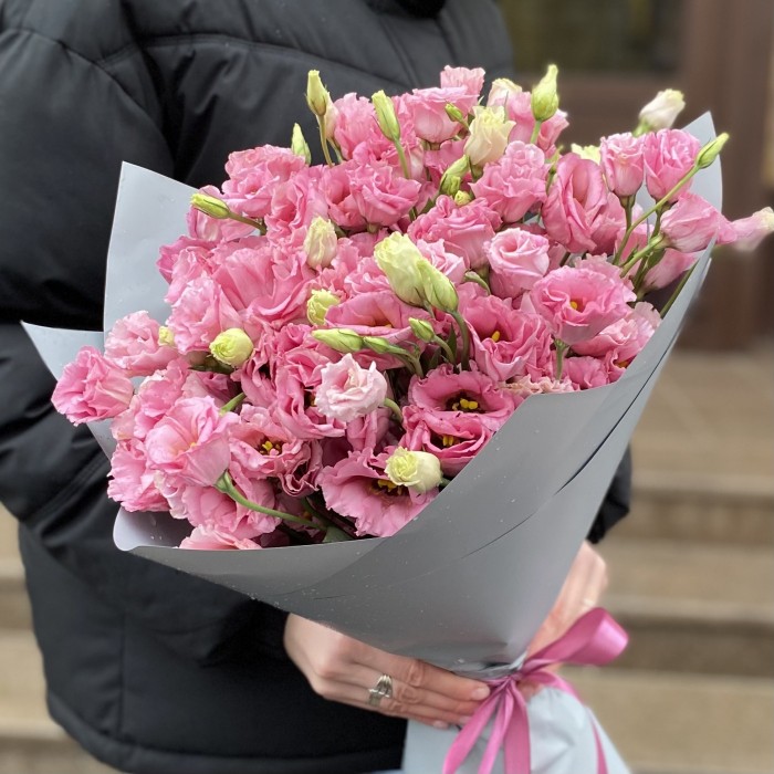 Букет из 25 розовых эустом