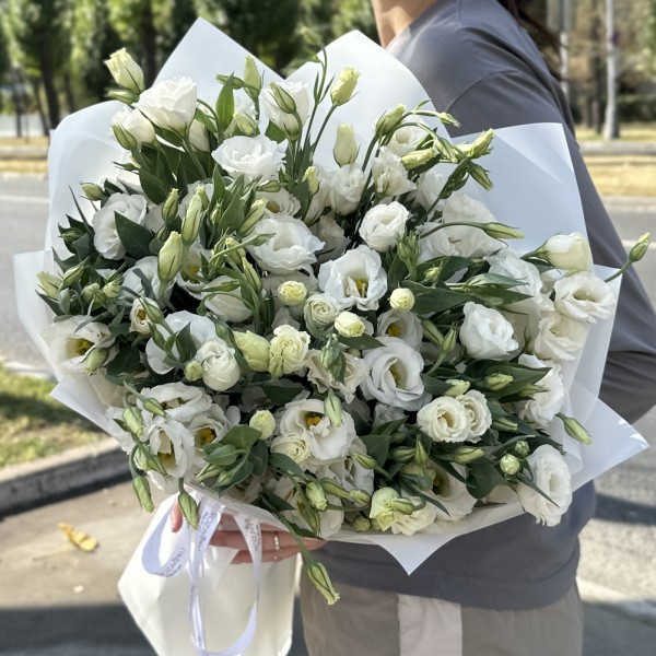 Букет из 35 белых эустом