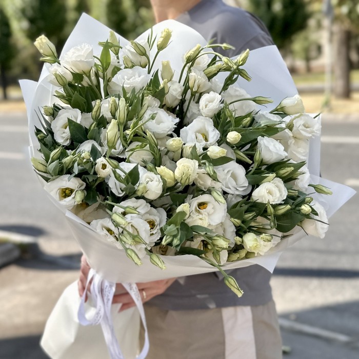 Букет из 35 белых эустом