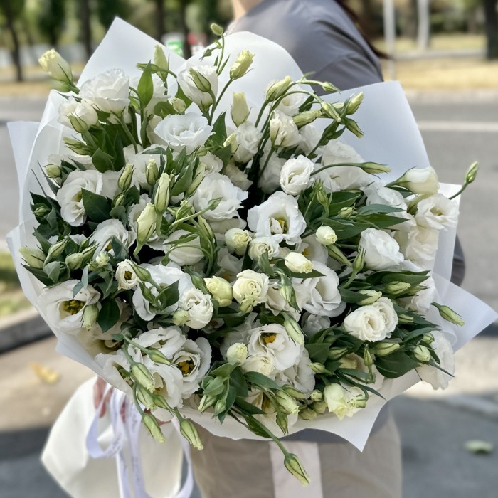Букет из 35 белых эустом