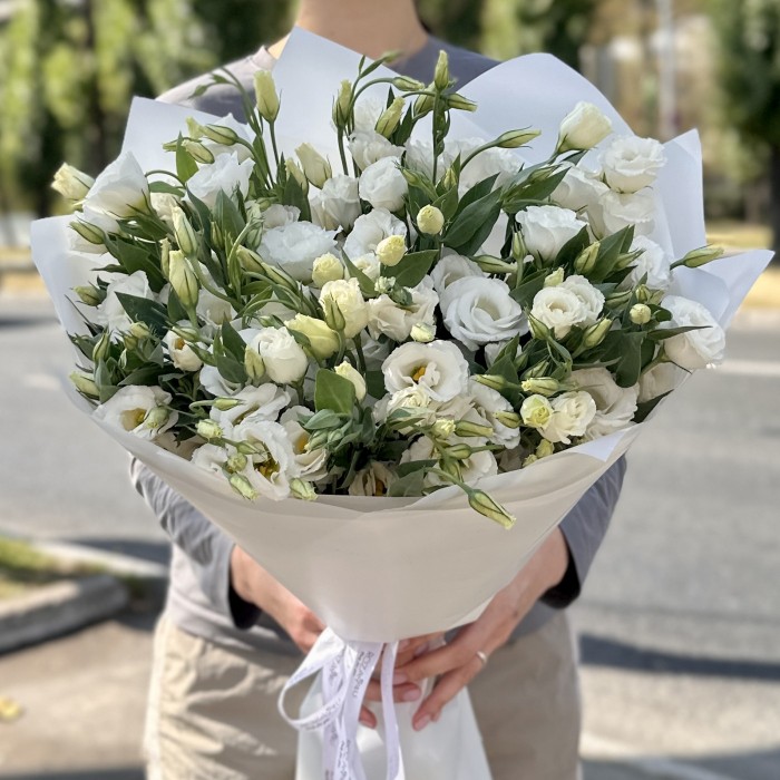 Букет из 35 белых эустом