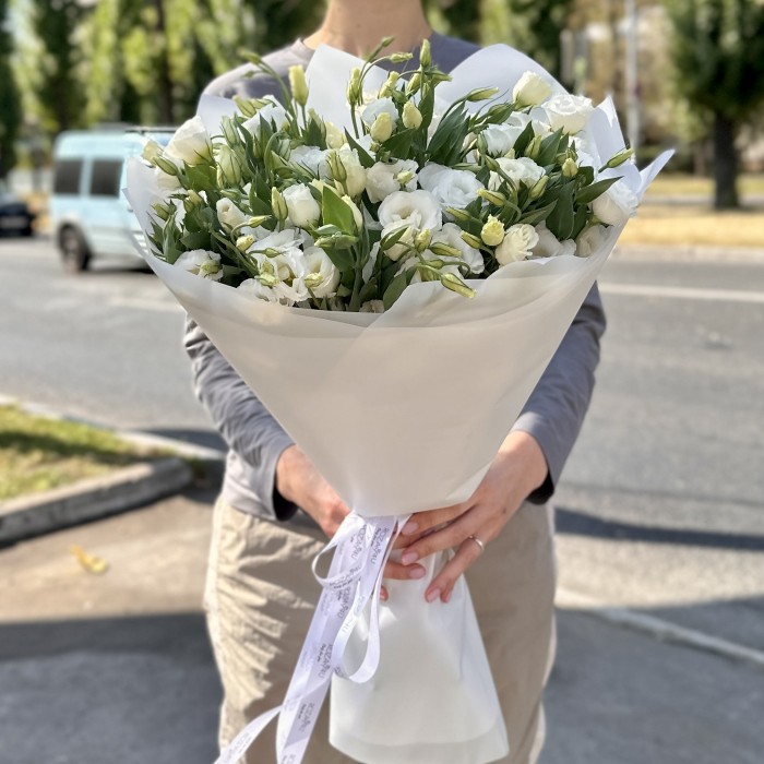 Букет из 35 белых эустом