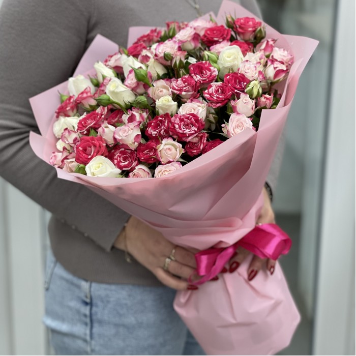 Букет из 25 кустовых роз