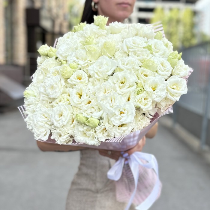 Букет из 35 махровых белых эустом