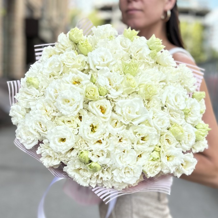 Букет из 35 махровых белых эустом