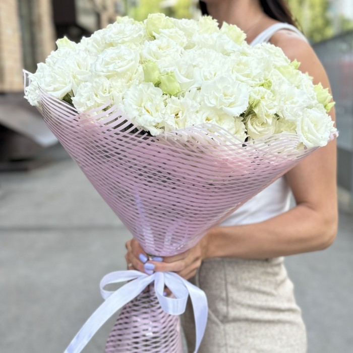 Букет из 35 махровых белых эустом