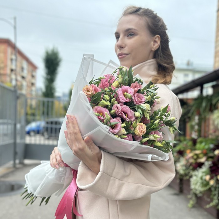 Букет из 35 розовых эустом