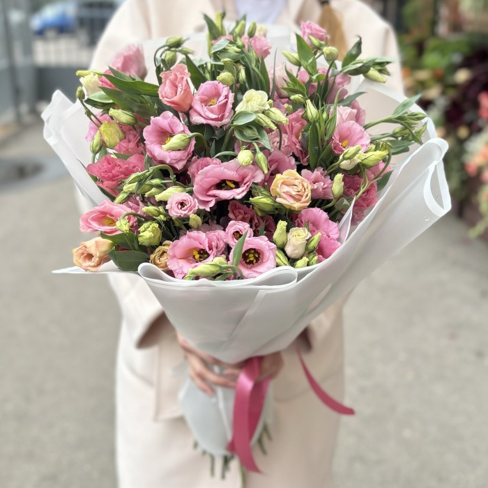 Букет из 35 розовых эустом