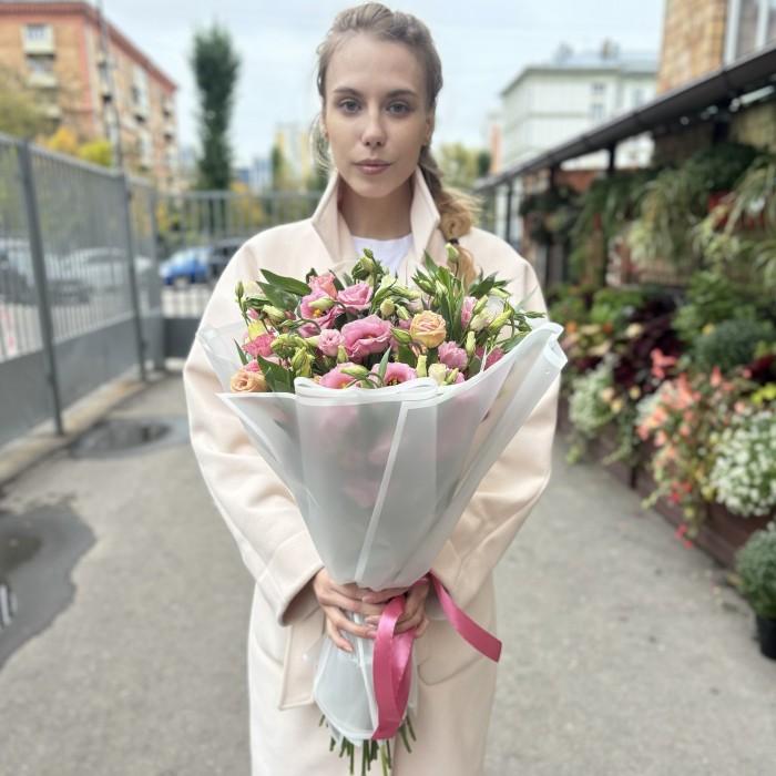 Букет из 35 розовых эустом