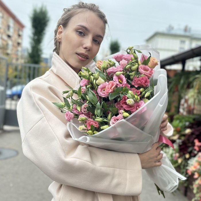 Букет из 35 розовых эустом