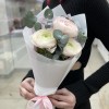 Букет из 3 Ранункулюсов Ханой с эвкалиптом
