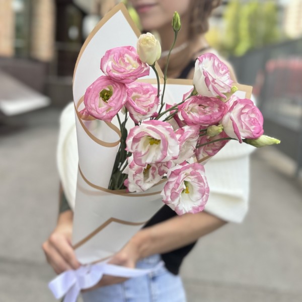 Букет из 3 бело-розовых эустом