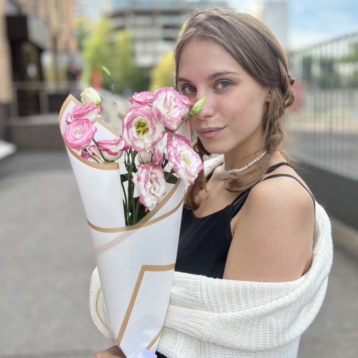 Букет из 3 бело-розовых эустом