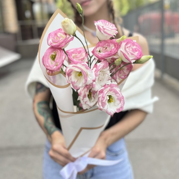 Букет из 3 бело-розовых эустом