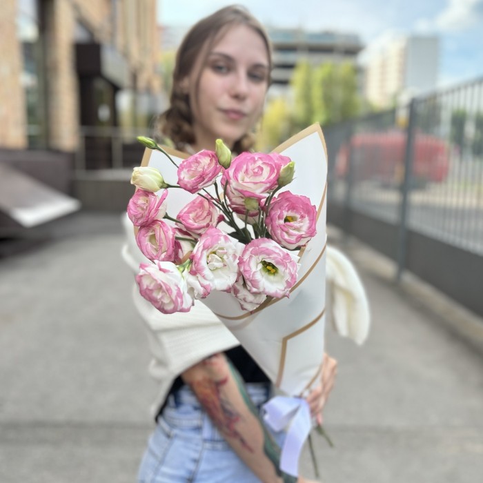 Букет из 3 бело-розовых эустом