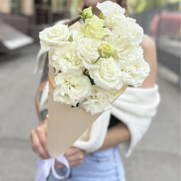 Букет из 3 белых махровых эустом