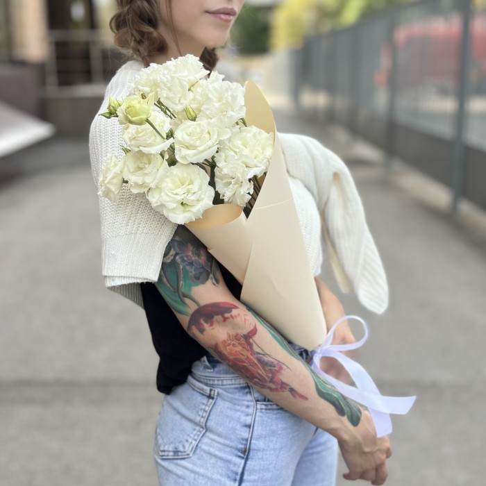 Букет из 3 белых махровых эустом