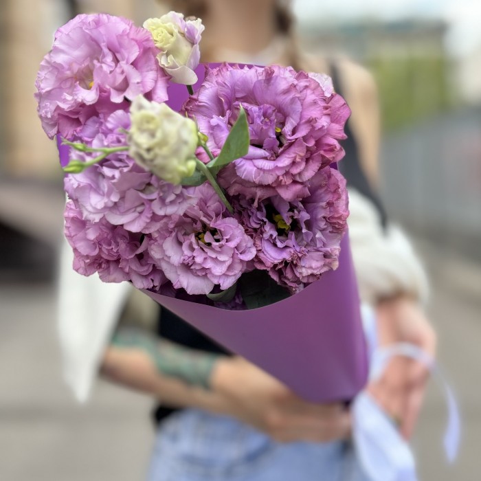 3 лавандовые махровые эустомы