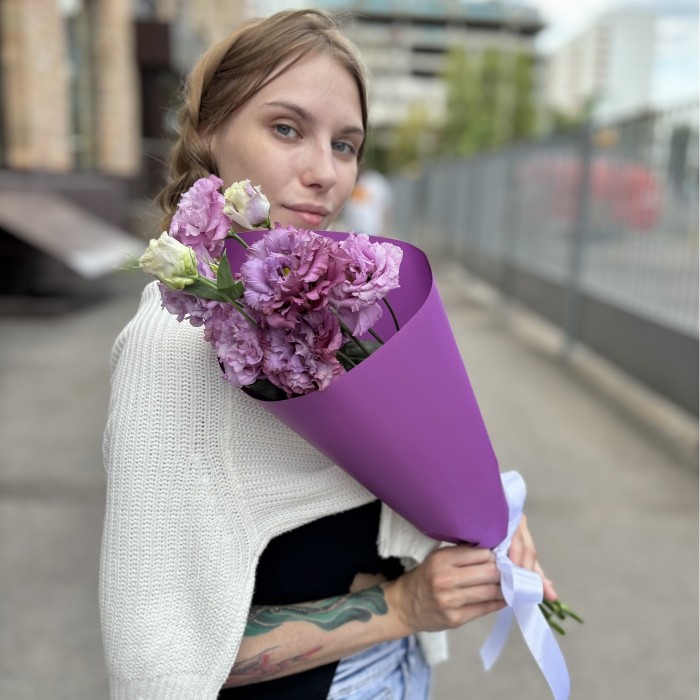 3 лавандовые махровые эустомы