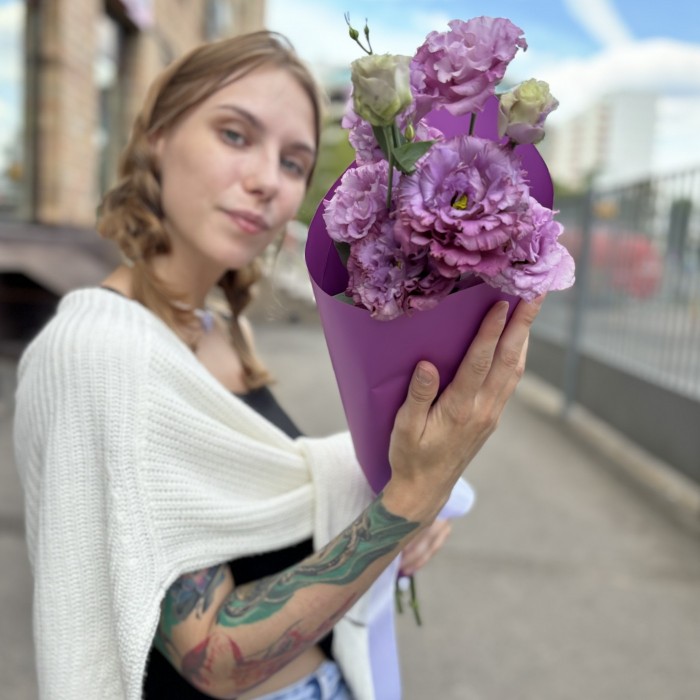 3 лавандовые махровые эустомы