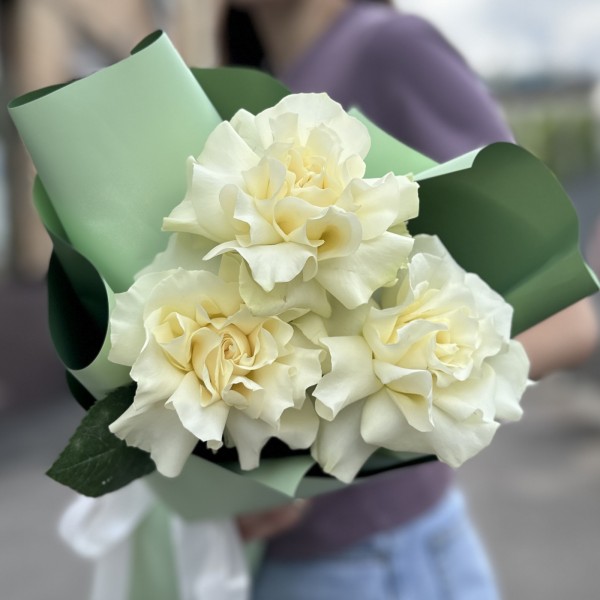 Букет из 3 крупных белых роз