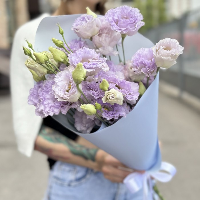 Букет из 3 лавандовых махровых эустом