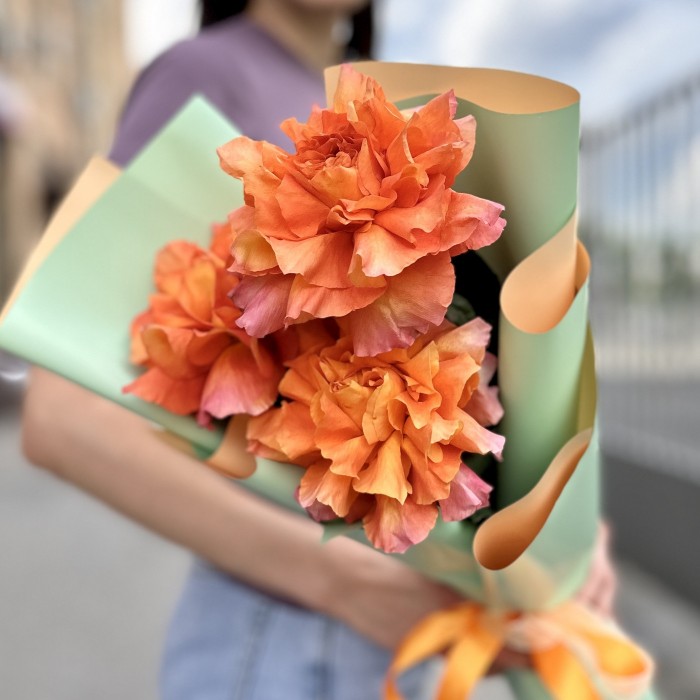 Букет из 3 пышных роз Фри Спирит